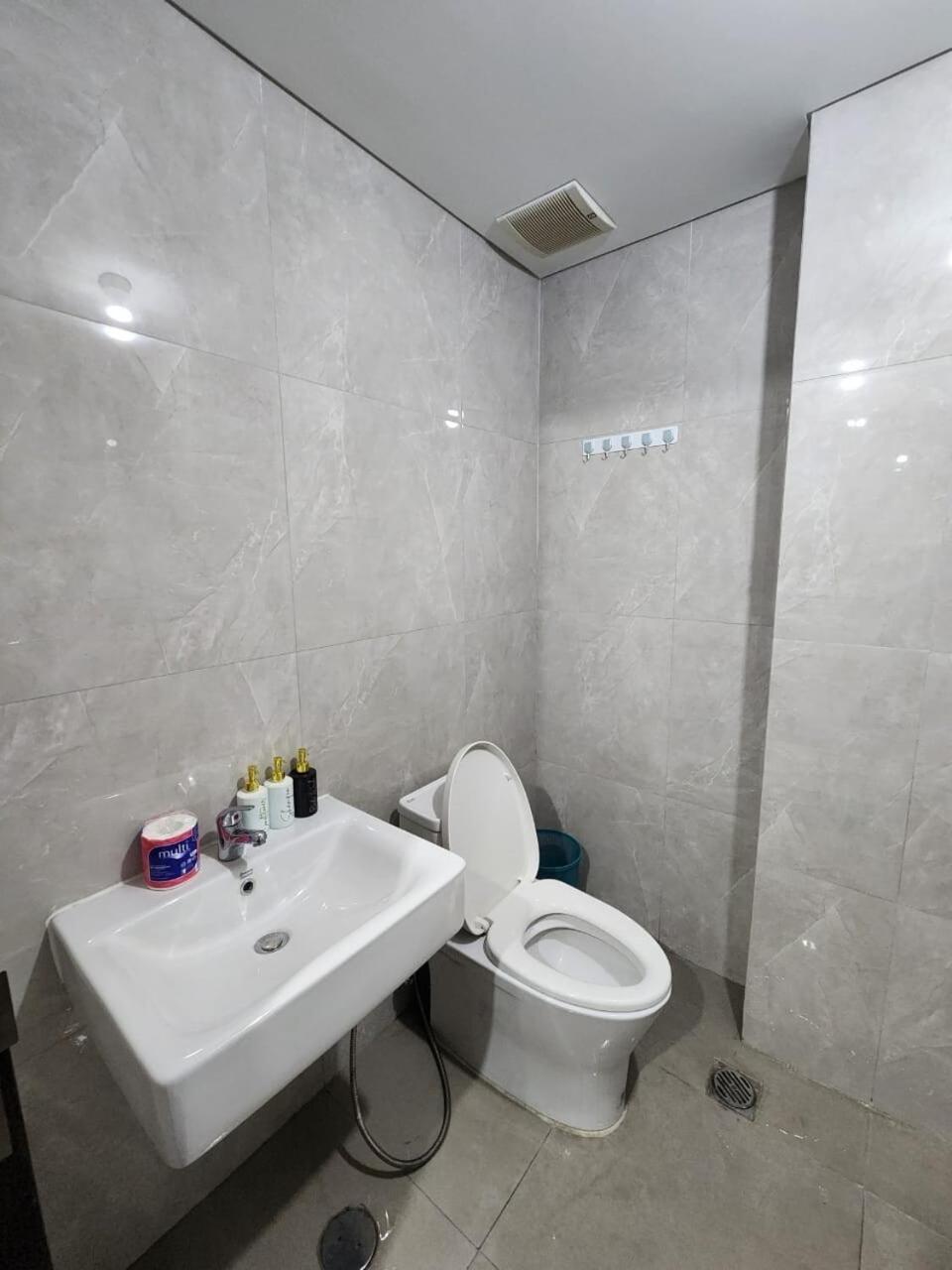 Spacious Comfortable Apartemen South Surabaja Zewnętrze zdjęcie